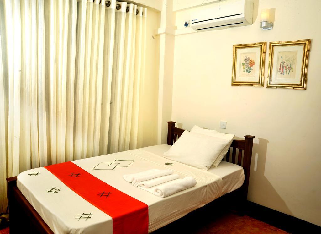 Отель Prestige Court Residencies Дехивала-Маунт-Лавиния Экстерьер фото