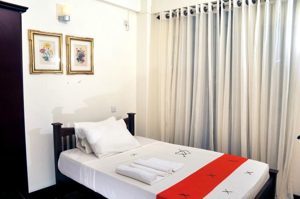 Отель Prestige Court Residencies Дехивала-Маунт-Лавиния Экстерьер фото