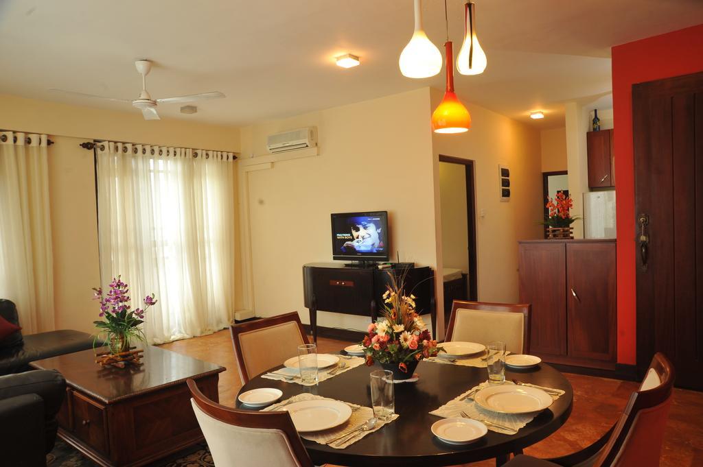 Отель Prestige Court Residencies Дехивала-Маунт-Лавиния Экстерьер фото