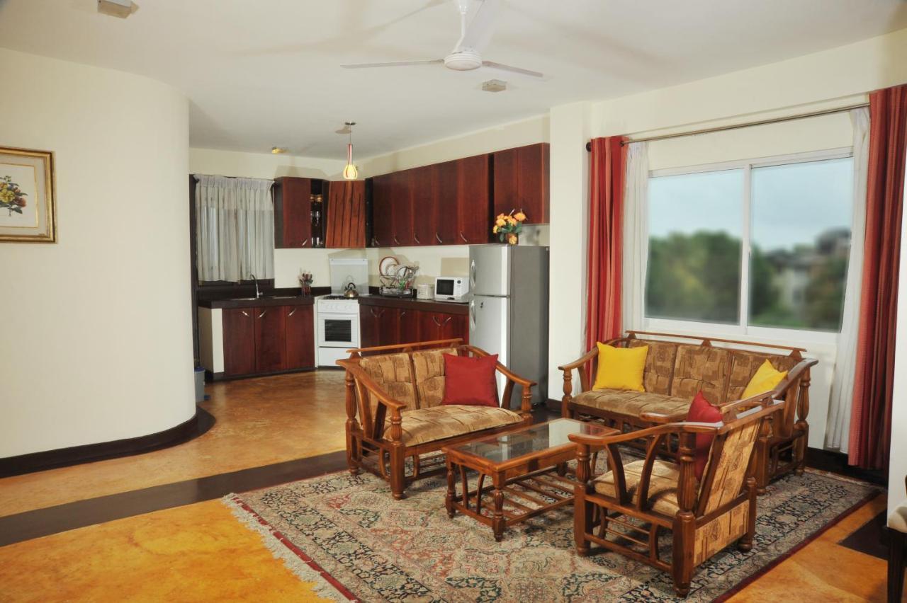 Отель Prestige Court Residencies Дехивала-Маунт-Лавиния Экстерьер фото