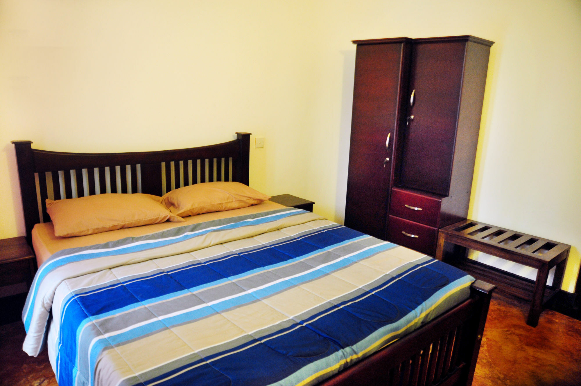 Отель Prestige Court Residencies Дехивала-Маунт-Лавиния Экстерьер фото