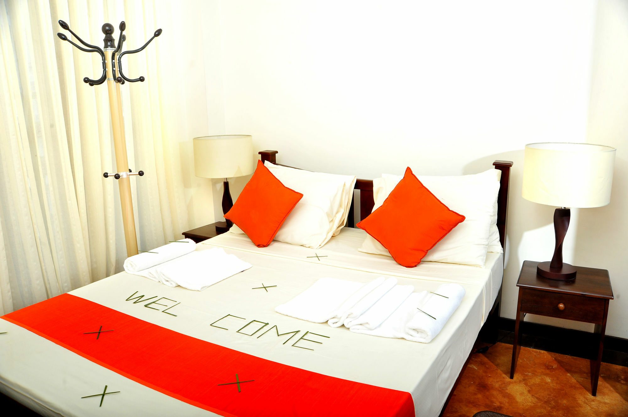 Отель Prestige Court Residencies Дехивала-Маунт-Лавиния Экстерьер фото