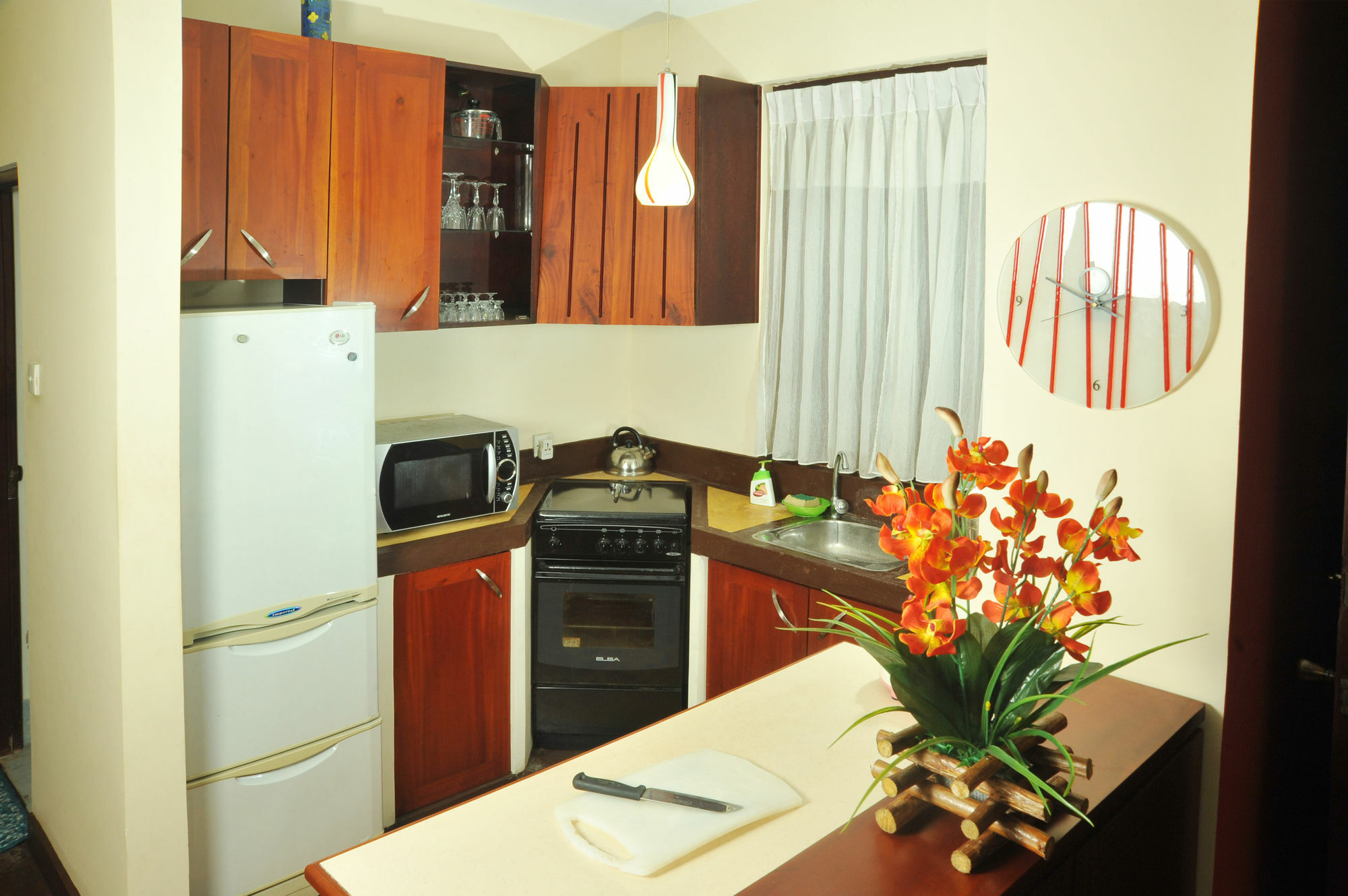 Отель Prestige Court Residencies Дехивала-Маунт-Лавиния Экстерьер фото