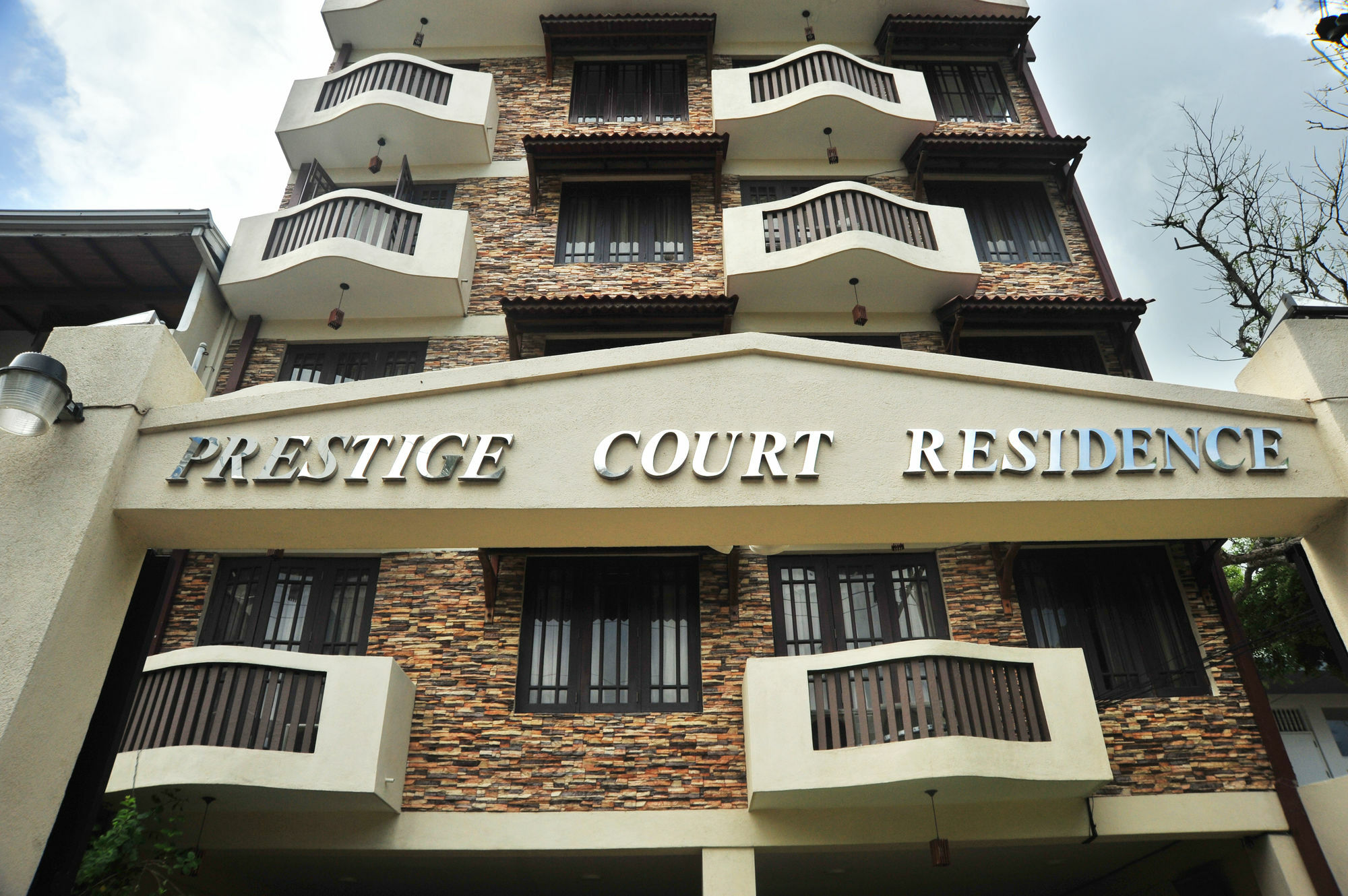 Отель Prestige Court Residencies Дехивала-Маунт-Лавиния Экстерьер фото