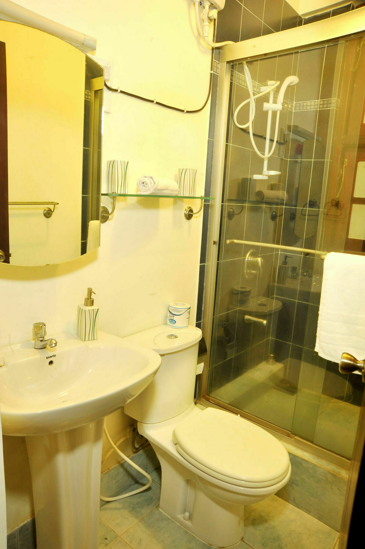 Отель Prestige Court Residencies Дехивала-Маунт-Лавиния Экстерьер фото