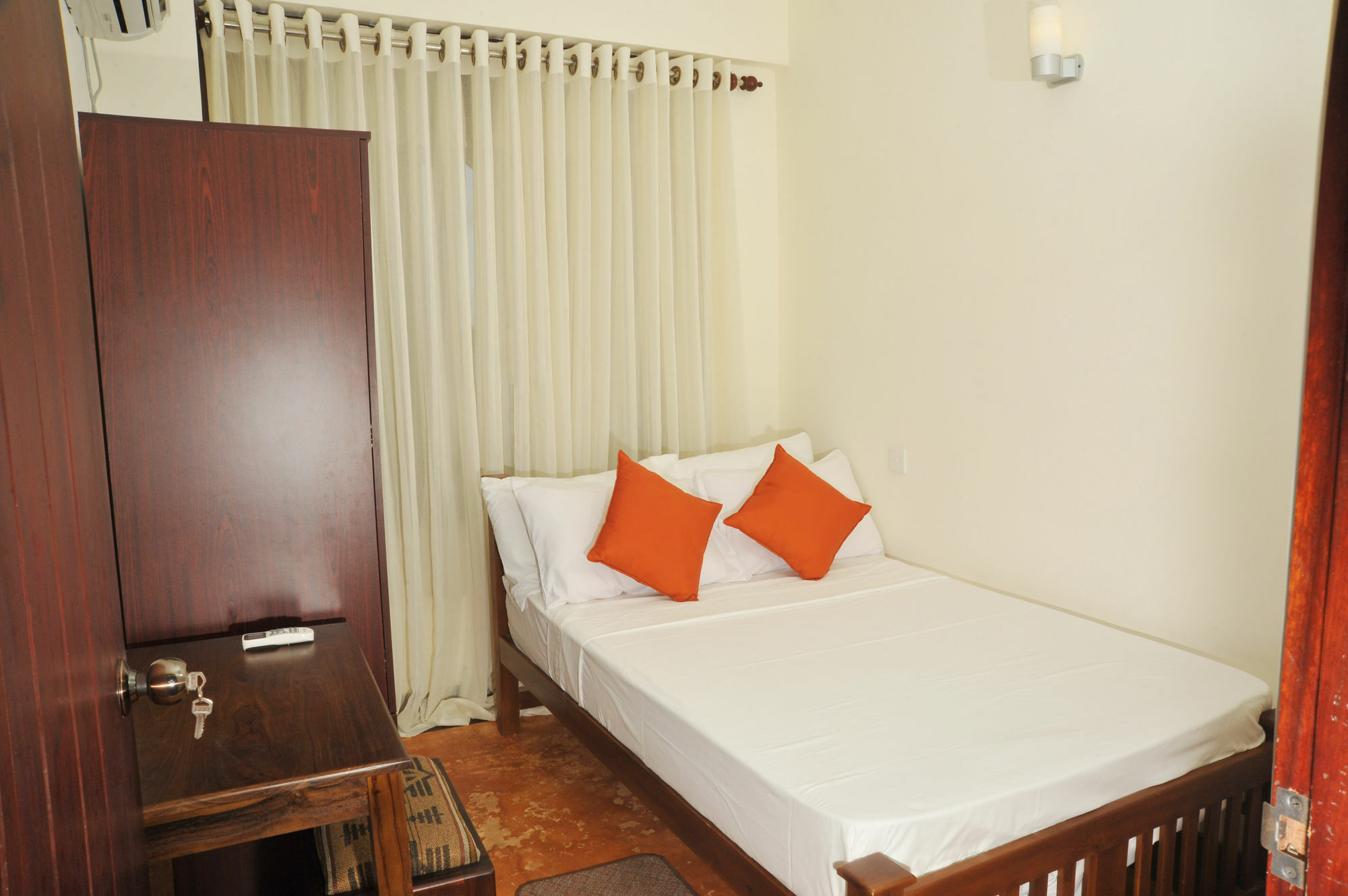 Отель Prestige Court Residencies Дехивала-Маунт-Лавиния Экстерьер фото