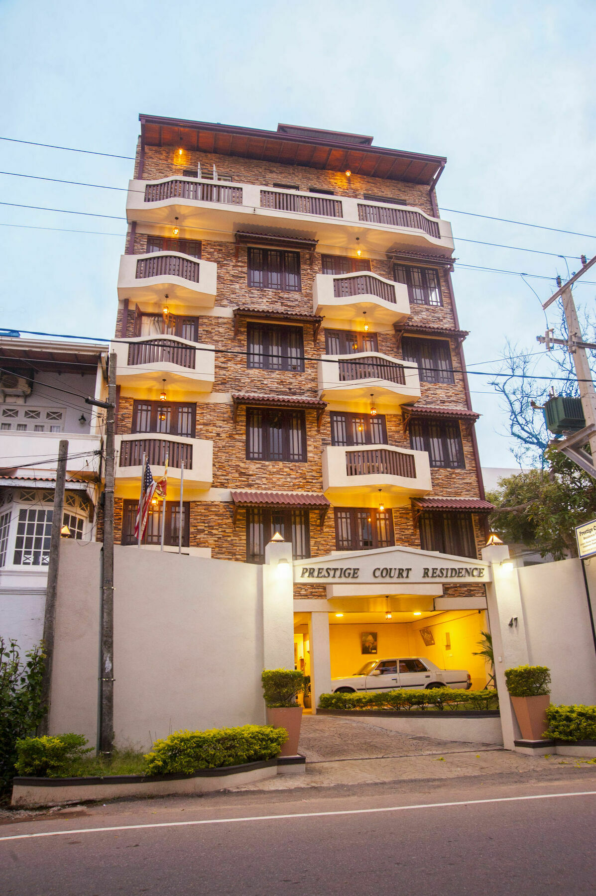 Отель Prestige Court Residencies Дехивала-Маунт-Лавиния Экстерьер фото